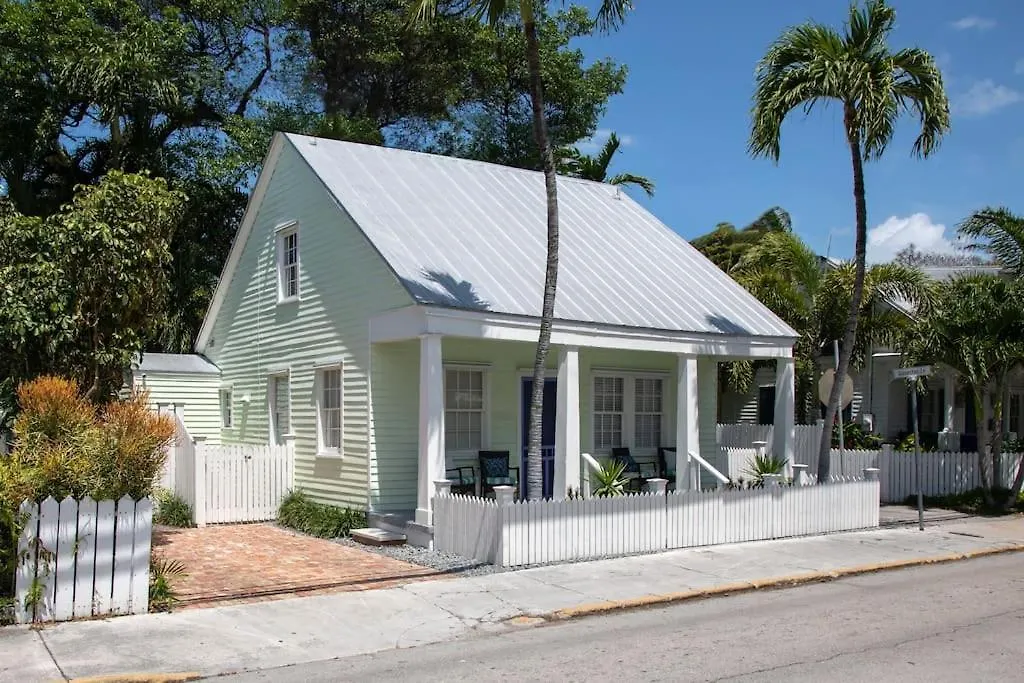 Relaxing Island Home Great Location Stylish Key West